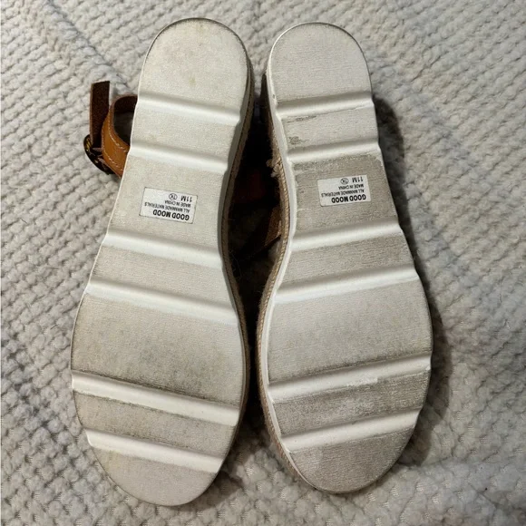 FINAL SALE $10 Brown Tan Ankle-Strap Women’s Sandals Size 11 Women’s - Picture 3 of 4